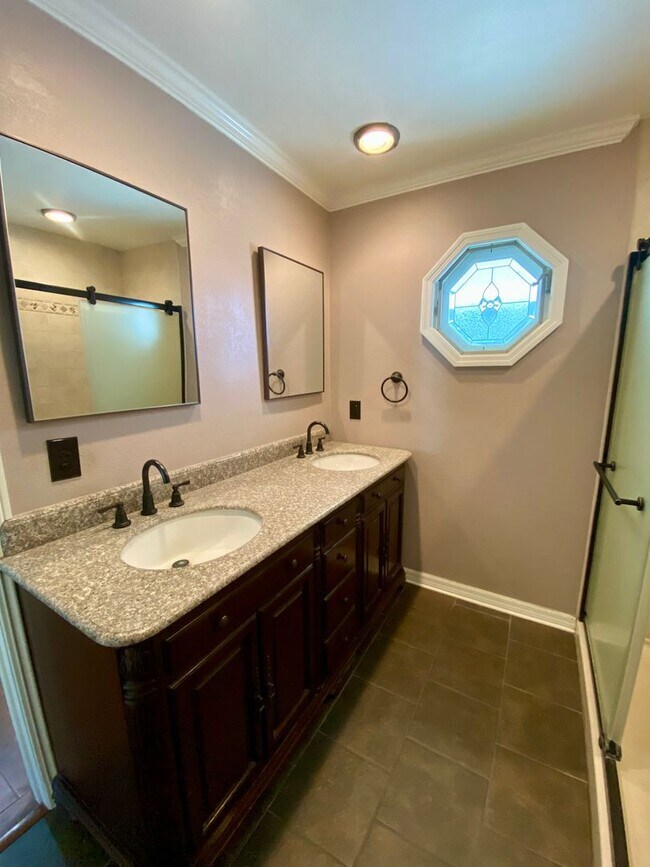 Building Photo - Charming, remodeled, country style home in private Simi Valley location.