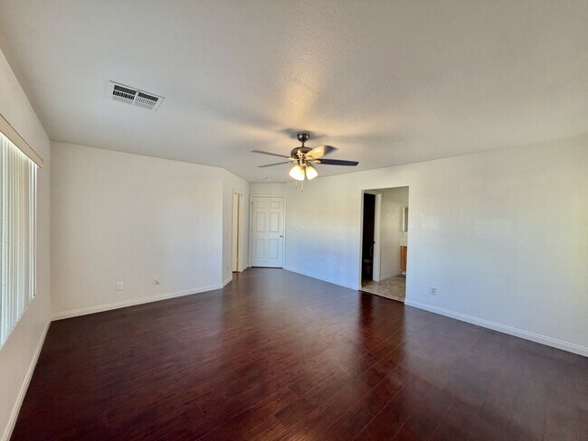 Building Photo - 2952 Jacaranda Dr