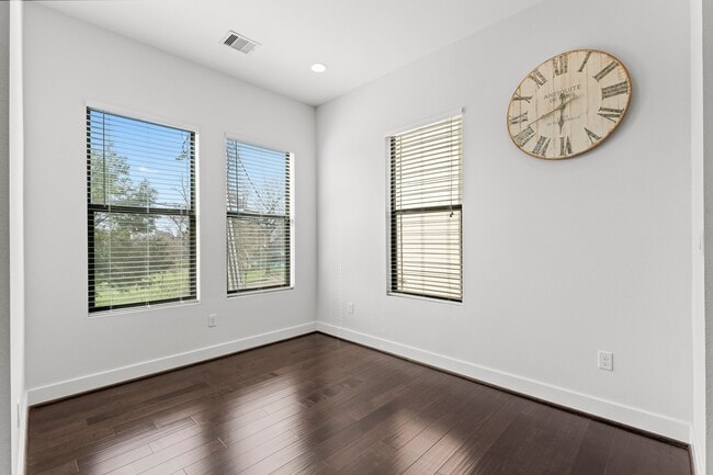 Building Photo - 2909 Gillespie St