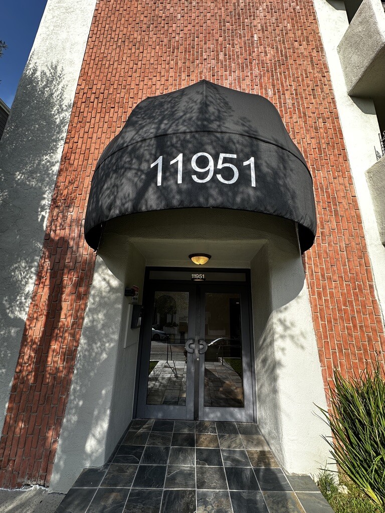 Building entryway - 11951 Mayfield Ave