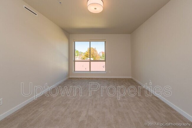 Building Photo - 5885 S Macadam Ave