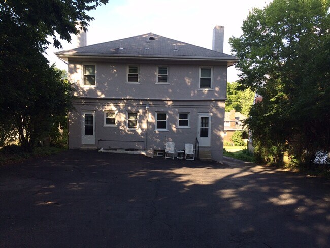 Building Photo - 2615 Sheridan Dr
