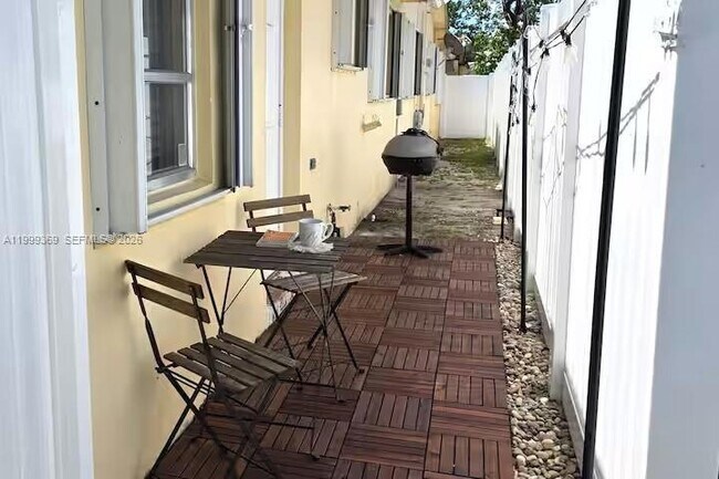 Building Photo - 108 SE 4th Terrace