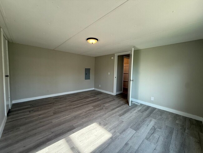 Building Photo - 3 Bedroom 2 Bathroom Mobile Home Located in Mosheim, TN