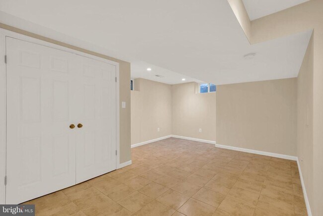 Building Photo - 805 31st St S