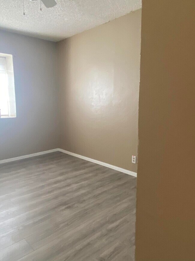 Building Photo - 601 Lomaland Dr