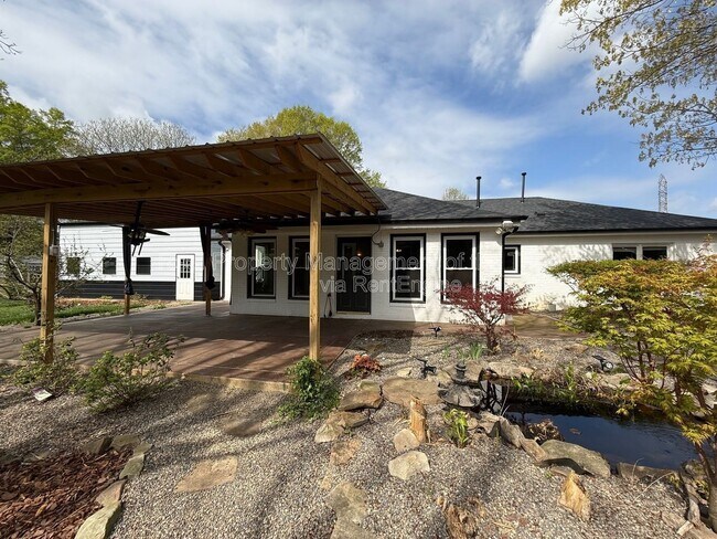 Building Photo - 916 Spring Hill Ct