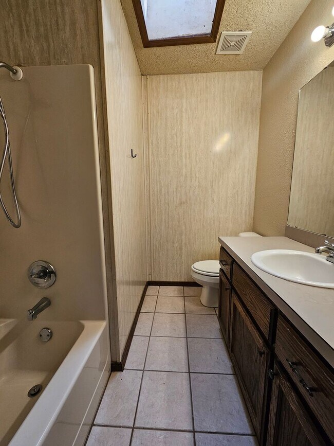 Building Photo - 3413 Pathway Cir