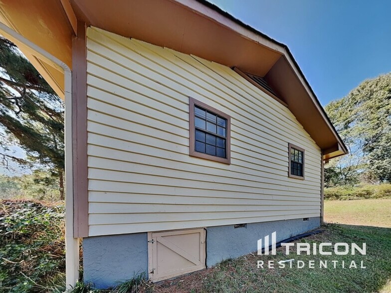 Building Photo - 65 Highland Cir