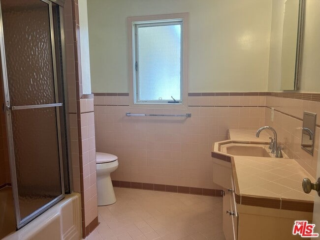 Building Photo - 214 Bellino Dr