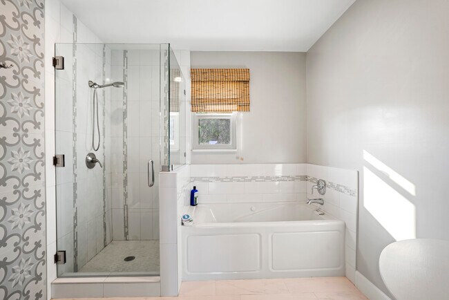 Building Photo - 6363 ZUMIREZ Dr