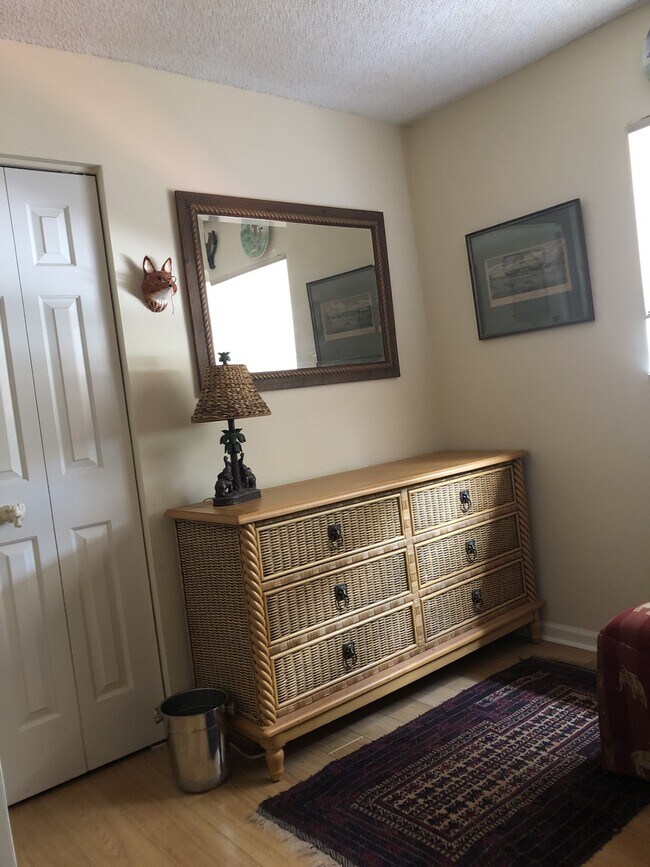 Building Photo - 7 Lexington Ln E