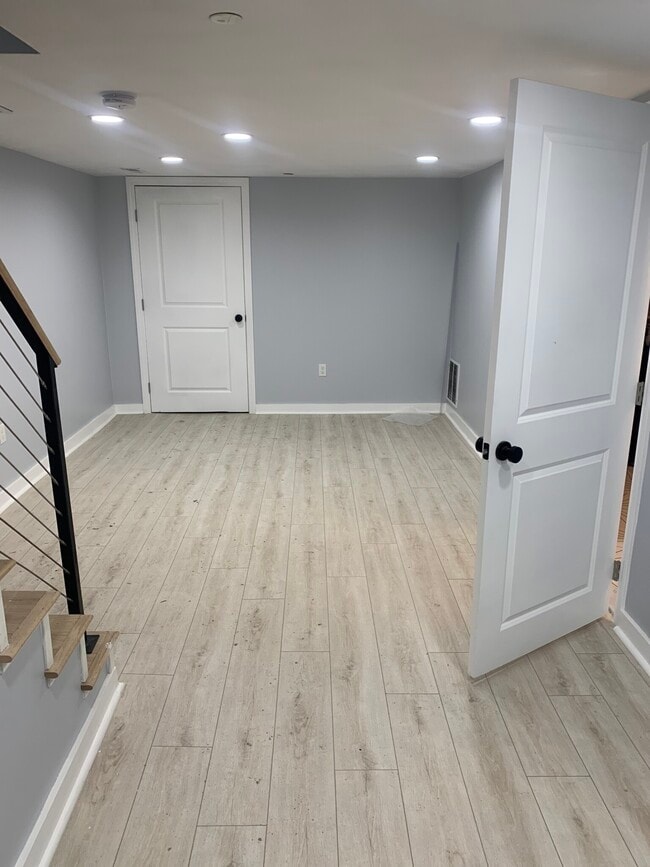 Building Photo - 32 Cameron Ave