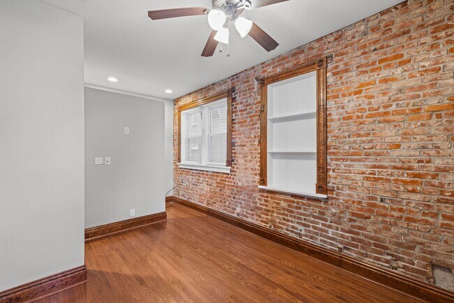 Building Photo - Charming 2 Bedroom Apartment in Benton Par...