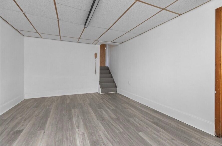 Building Photo - 548B Firethorne Dr