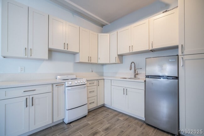 Building Photo - West Side Paradise – Downstairs 1-Bedroom,...