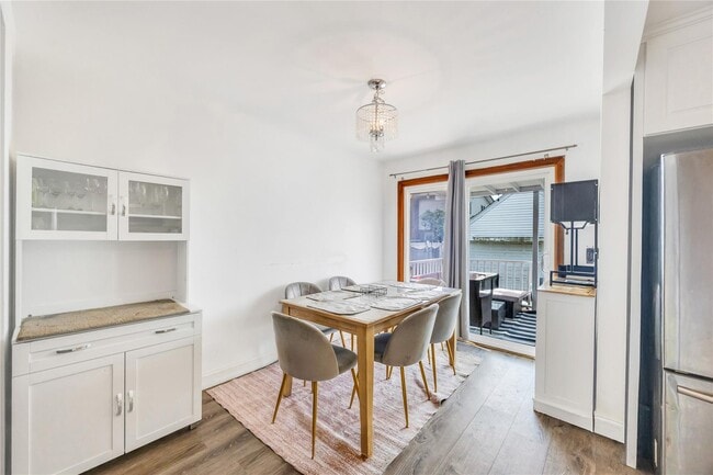 Building Photo - 933 Fenworth Blvd