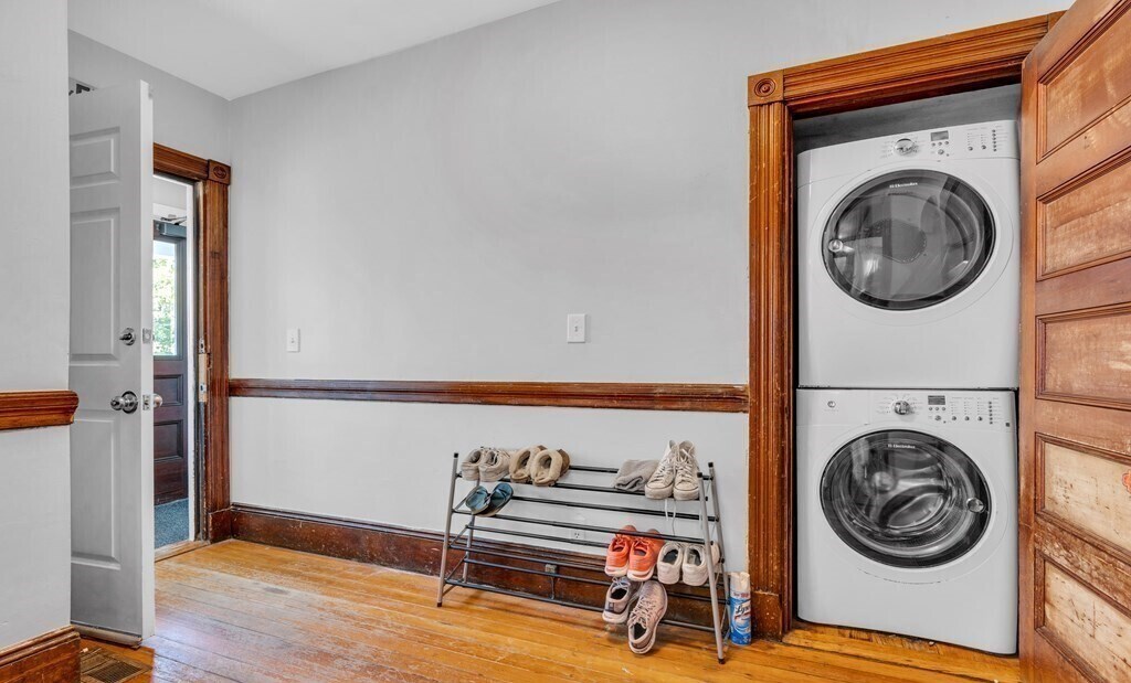 Building Photo - 180 Saint Alphonsus St