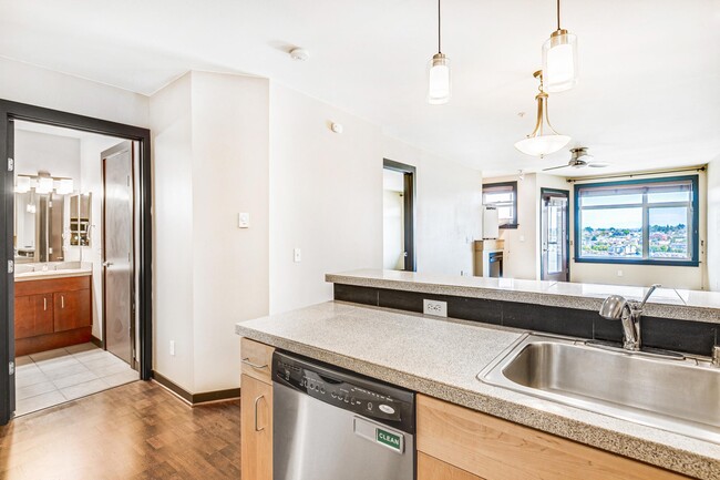 Kitchen - 655 Crockett St