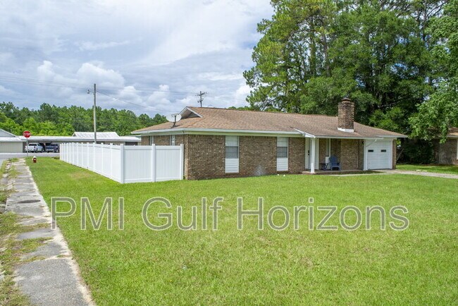 Building Photo - 738 Carondelay Dr