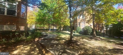 Building Photo - 10210 Sherman Heights Pl