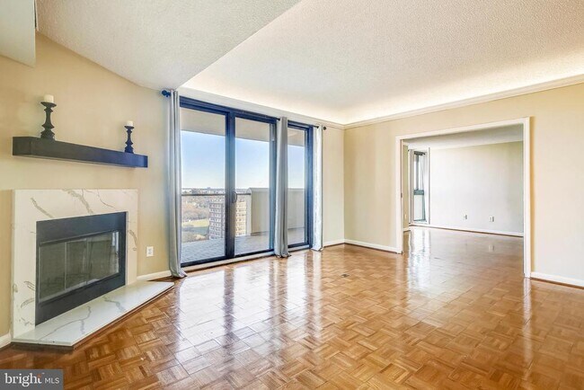 Building Photo - 1101 S Arlington Ridge Rd