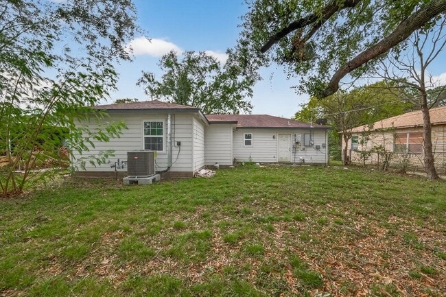 Building Photo - 1618 Palmwood Dr