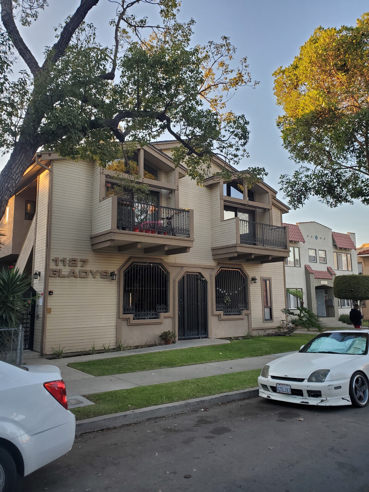 Building Photo - 1127 Gladys Ave
