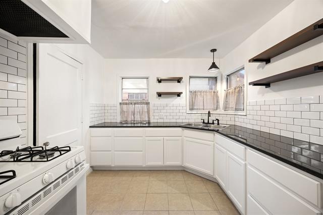 Building Photo - 806 Buckalew St