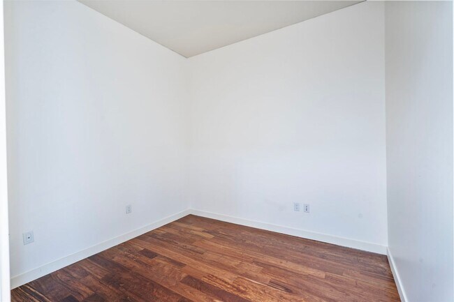 Building Photo - Park Place - 1 bed/1.5 bath/bonus room - P...