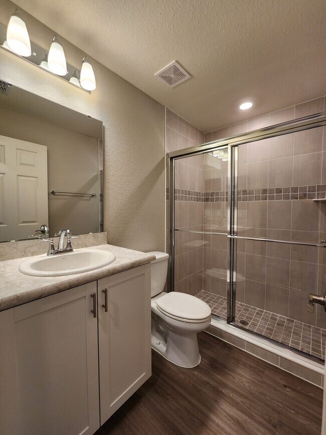 Building Photo - LIKE NEW!!! 4-Bedroom, 2-Bathroom in Villamar Winter Haven