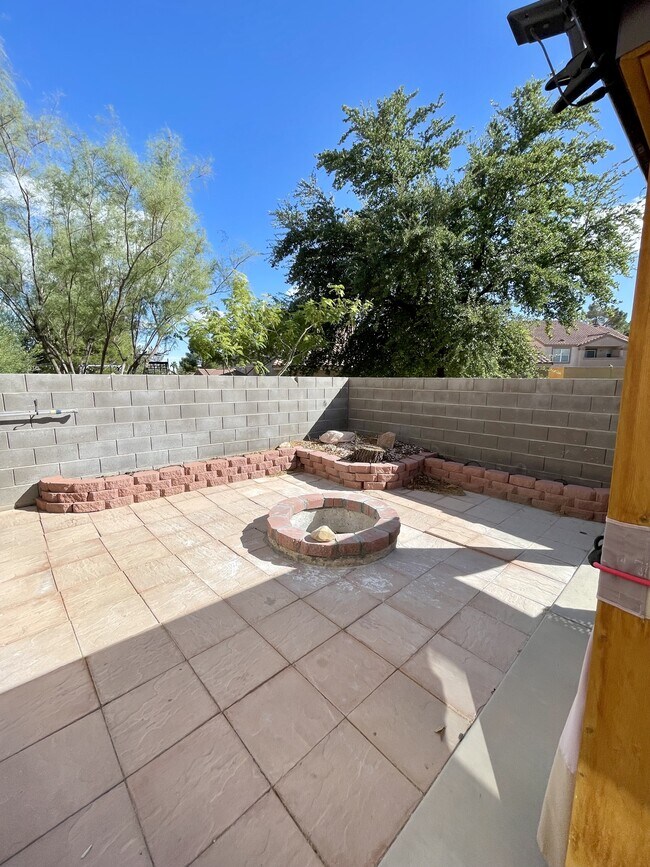 Building Photo - 1401 Beaver Spring St