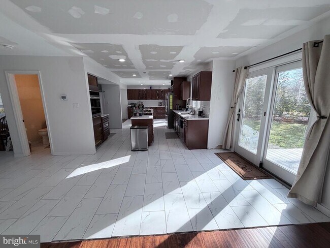 Building Photo - 6610 Cottontail Ct