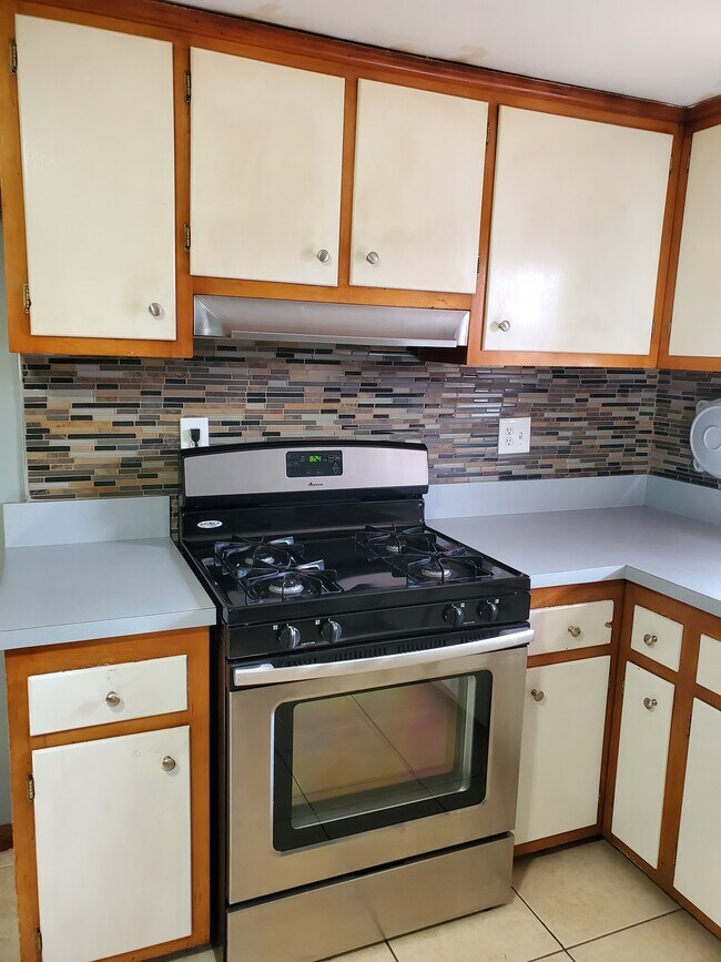 Kitchen - 71 2nd Ave