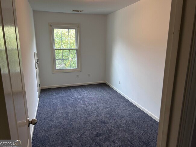 Building Photo - 4901 Planters Walk