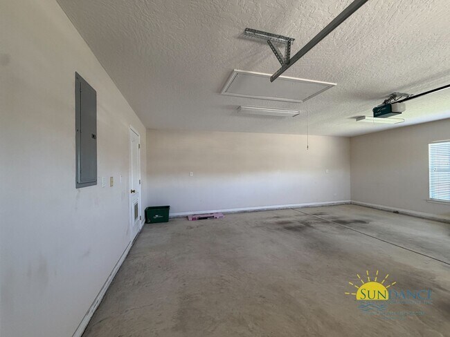 Building Photo - Updated 3BR Home in Gated Bridgeport Colony Near Hurlburt & Eglin AFB!