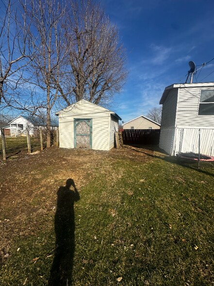 Building Photo - 842 W Popcorn Rd