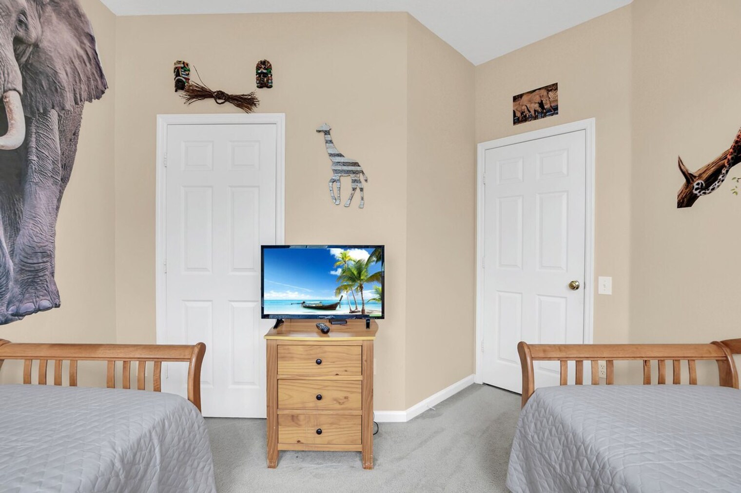 Building Photo - 8144 Fan Palm Way