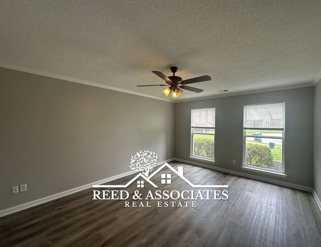 Building Photo - 2-Story Home Located in Quiet Cove!