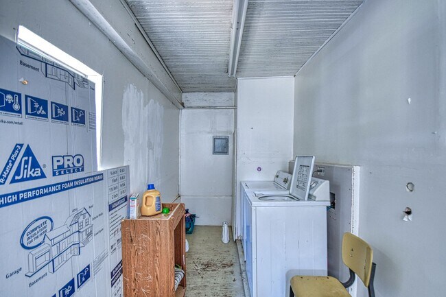 Building Photo - 464 College
