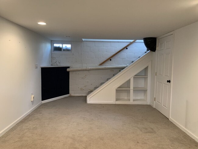 Building Photo - Charming 3-Bedroom Home on Spacious Corner...