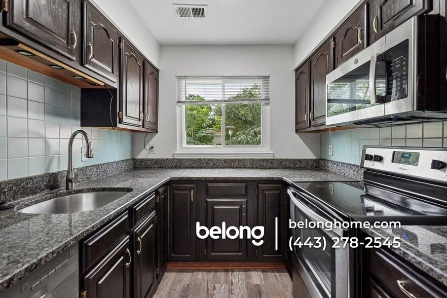 Building Photo - 8650 Brae Brooke Dr