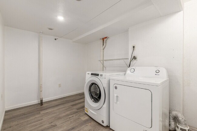 Building Photo - Lovely Three bed / Two bath for rent