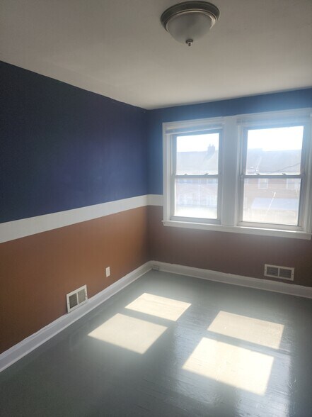 Building Photo - 1505 Medford Rd