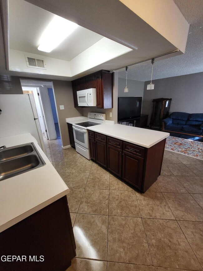 Building Photo - 6700 Escondido Dr