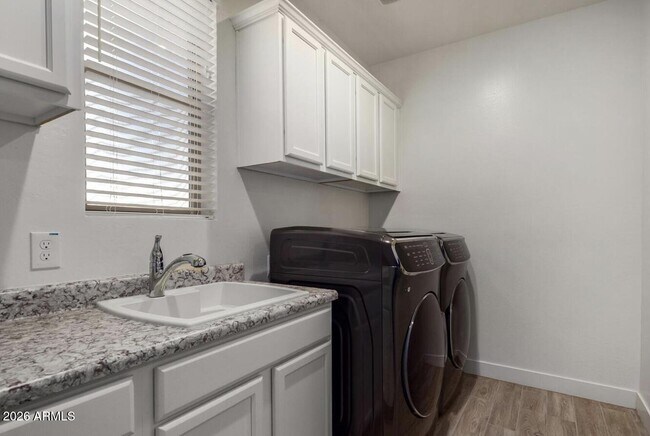 Building Photo - 7199 W Pinnacle Vista Dr