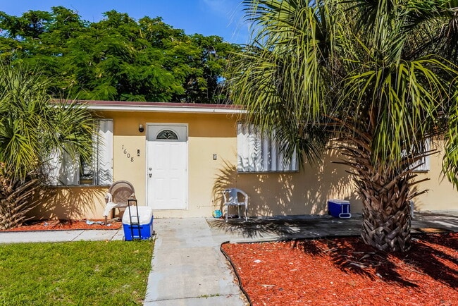 Building Photo - 1608 NW 16th St