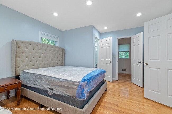 Building Photo - 2 Karen Ct