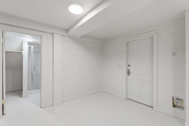 Building Photo - All-Utilities-Included Studio in Historic Bristol Manor | Pet Friendly