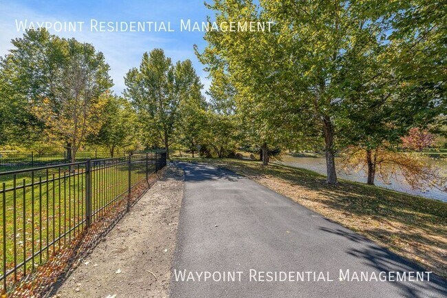Building Photo - 1415 E Lone Creek Dr